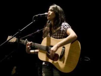 Ho l l je suis trop contente de revoir cette chanteuse avec beaucoup de style !