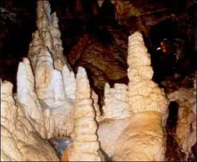 En gologie, ce sont des amas minraux comme les stalagmites.