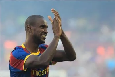 A quel poste joue Eric Abidal qui a gagn 6, 7 millions d'euros en 2010 ?