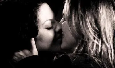 Pourquoi Arizona pense-t-elle que Callie va la demander en mariage ?