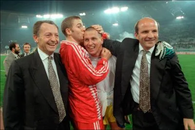 Quel rsultat Guy Stphan obtient-il en Coupe de la Ligue avec Lyon ?