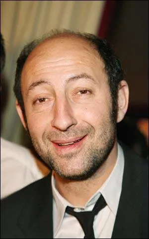 Quand Kad Merad est en tournage, il exige un htel 5 toiles, 100 de dfraiement par jour, et, en ce qui concerne son chauffeur et sa maquilleuse...