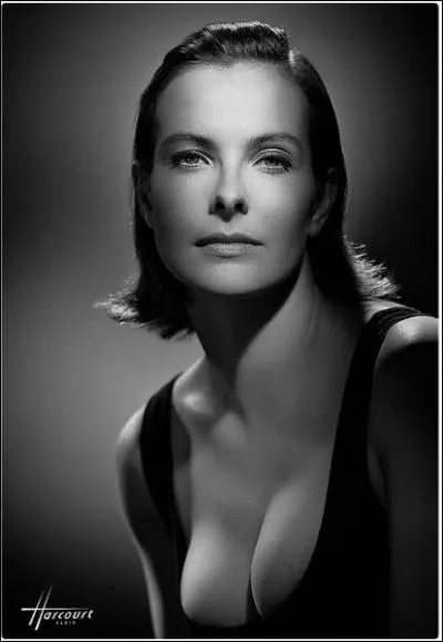 Carole Bouquet n'est pas facile  vivre en tournage, elle rquisitionne un membre de l'quipe pour...