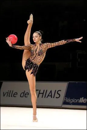 Quelle tenue et quelle coiffure doit-on avoir ?