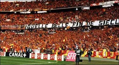 En quelle anne Lens fut vainqueur du championnat de France de football avec Daniel Leclerc  leur tte ?