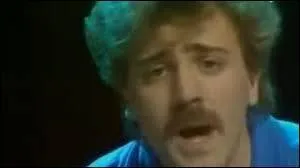 Le répertoire de ce chanteur comporte à peu près deux chansons connues ! Son gros succès fut un ''Coup de folie'' en 1981.