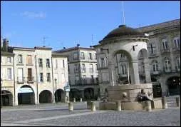 Quelle ville n'est pas une sous-prfecture de la Dordogne ?