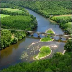 Quel dpartement n'est pas limitrophe avec la Dordogne ?