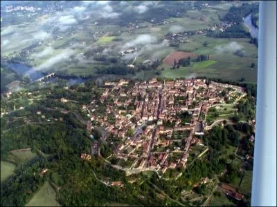 Lequel de ces magnifiques villages se trouve en Dordogne ?