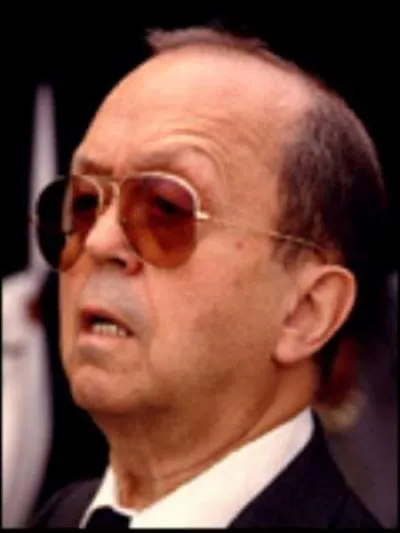 C'est l'un des plus clbres nains du cinma. Interprtant des rles tant masculins que fminins, il tourna avec les plus grands ralisateurs des annes 50  80. Pierre Aleyrangues tait