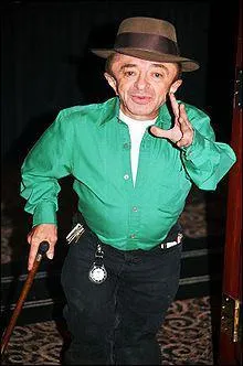 C'est la maladie 'des os de verre' qui est la cause de la petite taille de cet acteur amricain, bien connu pour son rle dans la srie 'Mystres  Twin Peaks. Son nom est :