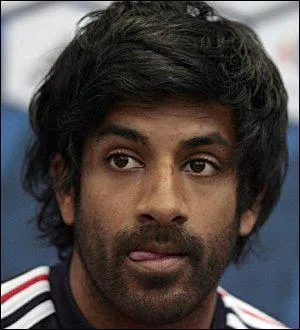 Dans quels clubs Vikash Dhorasoo a-t-il jou ?