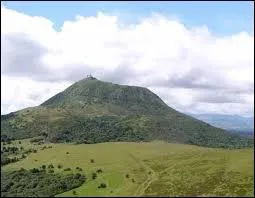 Comment s'appelle ce volcan endormi d'Auvergne ?