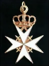 Les Templiers furent en concurrence avec d'autres ordres de chevalerie pendant les Croisades. Quel est celui qu'ils n'ont jamais ''croisé'' (si je puis dire). ?