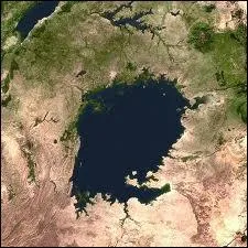 Dans quel continent se situe ce lac ?
