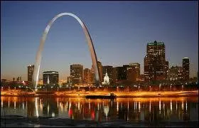 Dans quel continent se situe la ville Saint-Louis (sur la photo) ?