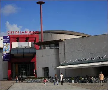 Dans quelle ville se trouvent la cité de la musique et la cité des sciences et de l'industrie ?