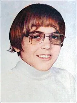 Qui est cet... adolescent ?