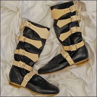 Les Pirate Boots  la mode ! Mais il faudrait d'abord savoir qui les a cres... est-ce ?