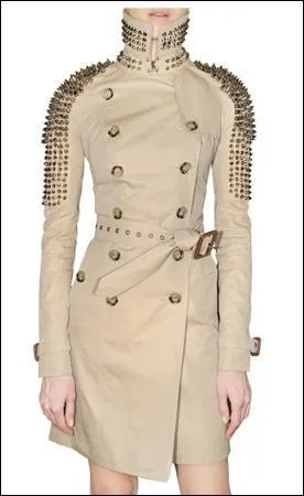 Etrange manteau, mais qui est le crateur ?