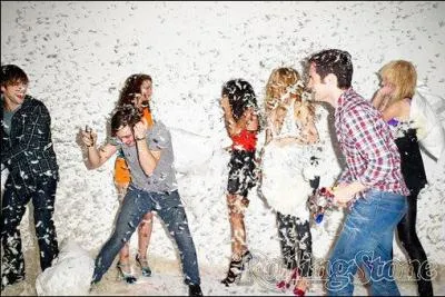 Ces personnes jouent dans quelle s�rie ?