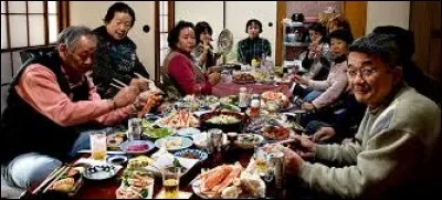 Ce n'est pas un rêve ! ... Je me lève et j'entre dans la pièce où vit une famille japonaise... J'ai envie de leur murmurer : ''EXCUSEZ-MOI''.