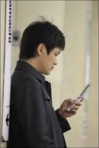 Le chef de famille a décroché son téléphone pour réserver un restaurant en mon honneur et il s'est exclamé : ''ALLO'' !