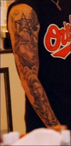  qui appartient ce tatoo ?