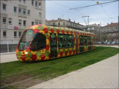Combien de kilomtres mesure la ligne 2 du tramway ?