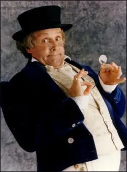 A 24 ans, Dickens publie sous forme de feuilleton comique les aventures d'un personnage qui le rend clbre : qui est-ce ?