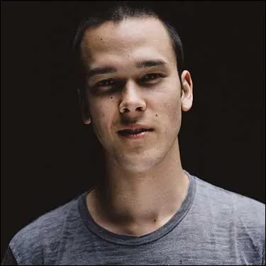 Quel est ce chanteur ?