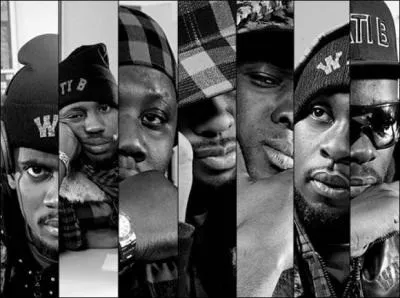 Quel est ce groupe de chanteurs ?