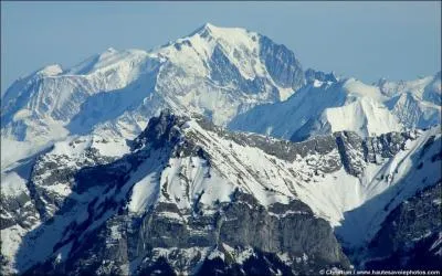 Quelle est l'altitude du Mont-Blanc ?