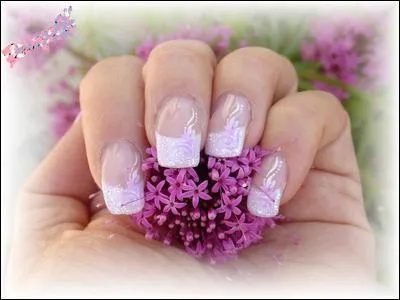 Comment appelle-t-on la pellicule de peau qui protège l'ongle à sa base ?