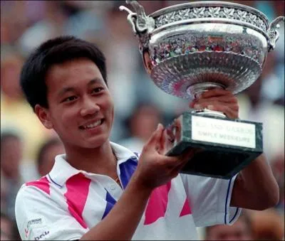 En quelle anne Michael Chang a-t-il remport le tournoi de Roland-Garros en simple messieurs ?