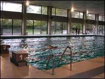 Quel liquide met-on dans les piscines pour les purifier ?