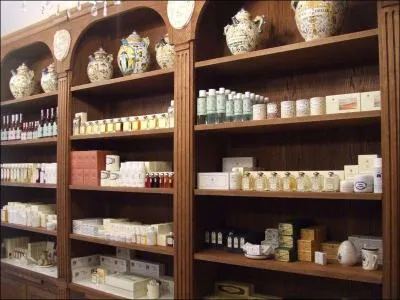 Aujourd'hui, comment appelle-t-on un apothicaire ?