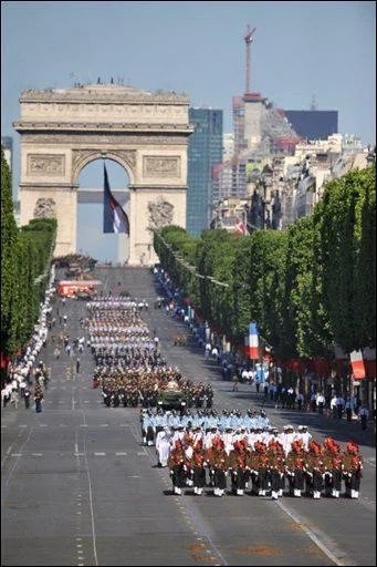 Quel continent était l'invité d'honneur du défilé du 14 juillet 2010, à Paris ?