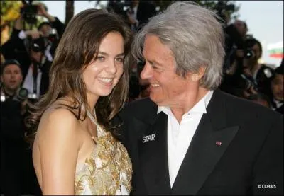 Comment s'appelle la fille d'Alain Delon ?