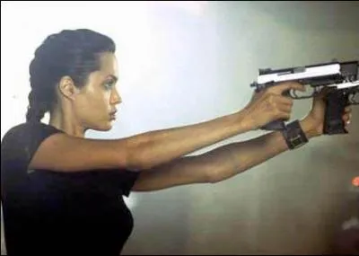 Quel saga ayant fait la gloire d'Ang�lina Jolie va faire l'objet d'un reboot en 2013 ?