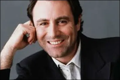 Michel Delpech trouvait qu'elle était jolie quand elle marchait dans les rues de Paris en chantant à pleine voix : Ça ira, ça ira toute la vie !