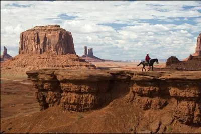 Monument Valley, dcor des plus grands westerns, en particulier de John Ford, se trouve dans :