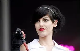 ´ Allo Lola / Comme un garon / J´ai le coeur qui fait ----- et les cheveux longs / Allo Lola / Comme un garon / C´est la premire fois pour moi que tes yeux me font ... ´