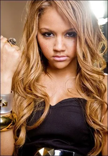 Qui est cette chanteuse ?