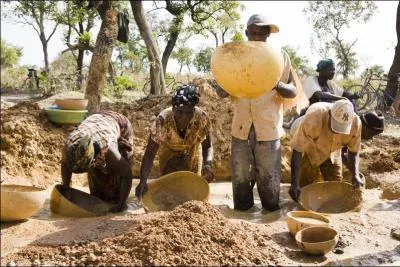 Dans quel pays peut-on encore trouver des mines d'or  ciel ouvert ?