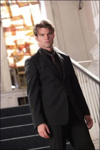 Finalement qui tue Elijah ?