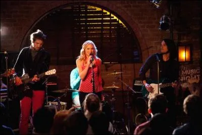 Que chante Caroline dans cet pisode ?