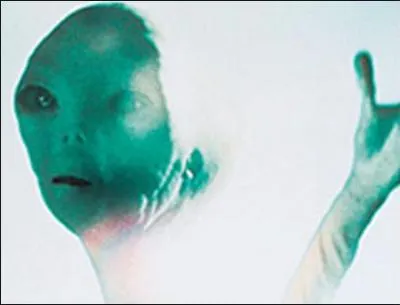 Dans quel long-mtrage dcouvre-t-on brivement la silhouette de cet extraterrestre ?