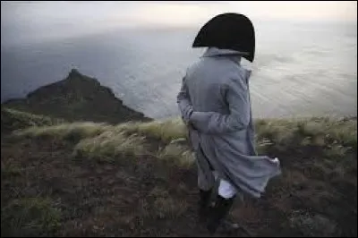 Napoléon Ier fut détenu de 1815 à 1821 sur l'île de Sainte-Hélène. Elle se trouve dans...