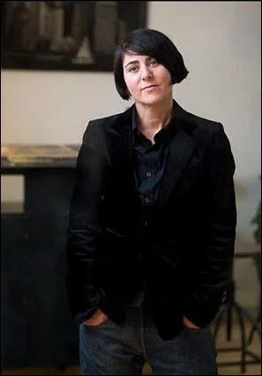 Quelle est cette auteure ?